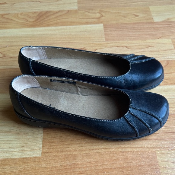 Clarks Shoes - Clarks Black Leather Flats Size 7 Comfort Slip-On Work Shoes